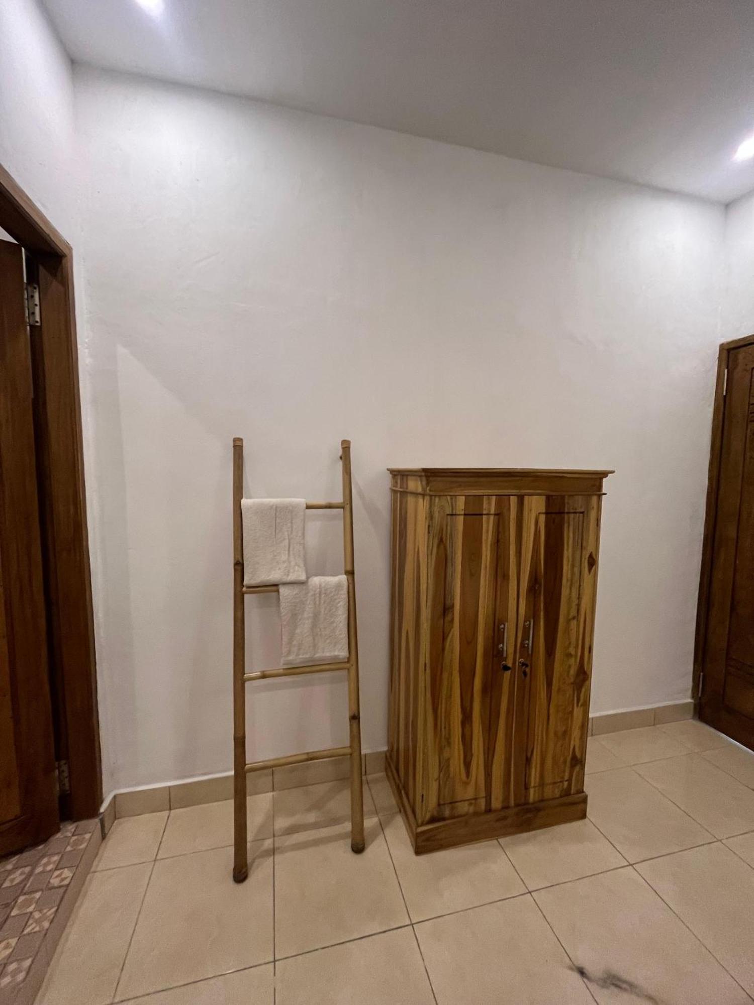 Roby Homestay Kuta  Room photo