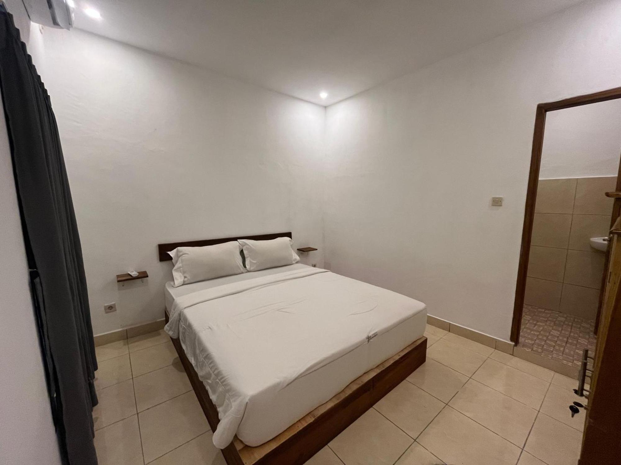 Roby Homestay Kuta  Room photo