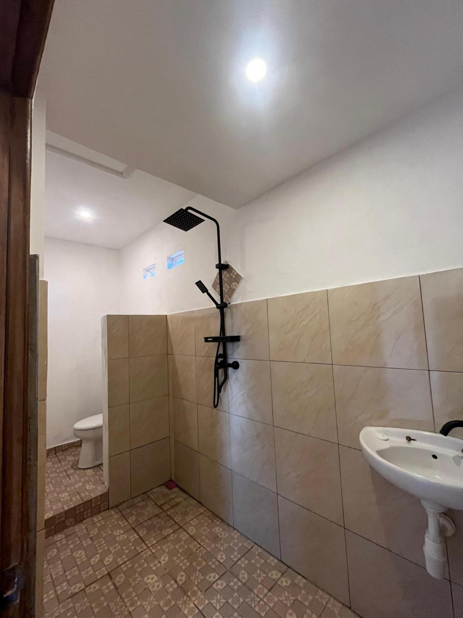 Roby Homestay Kuta  Room photo