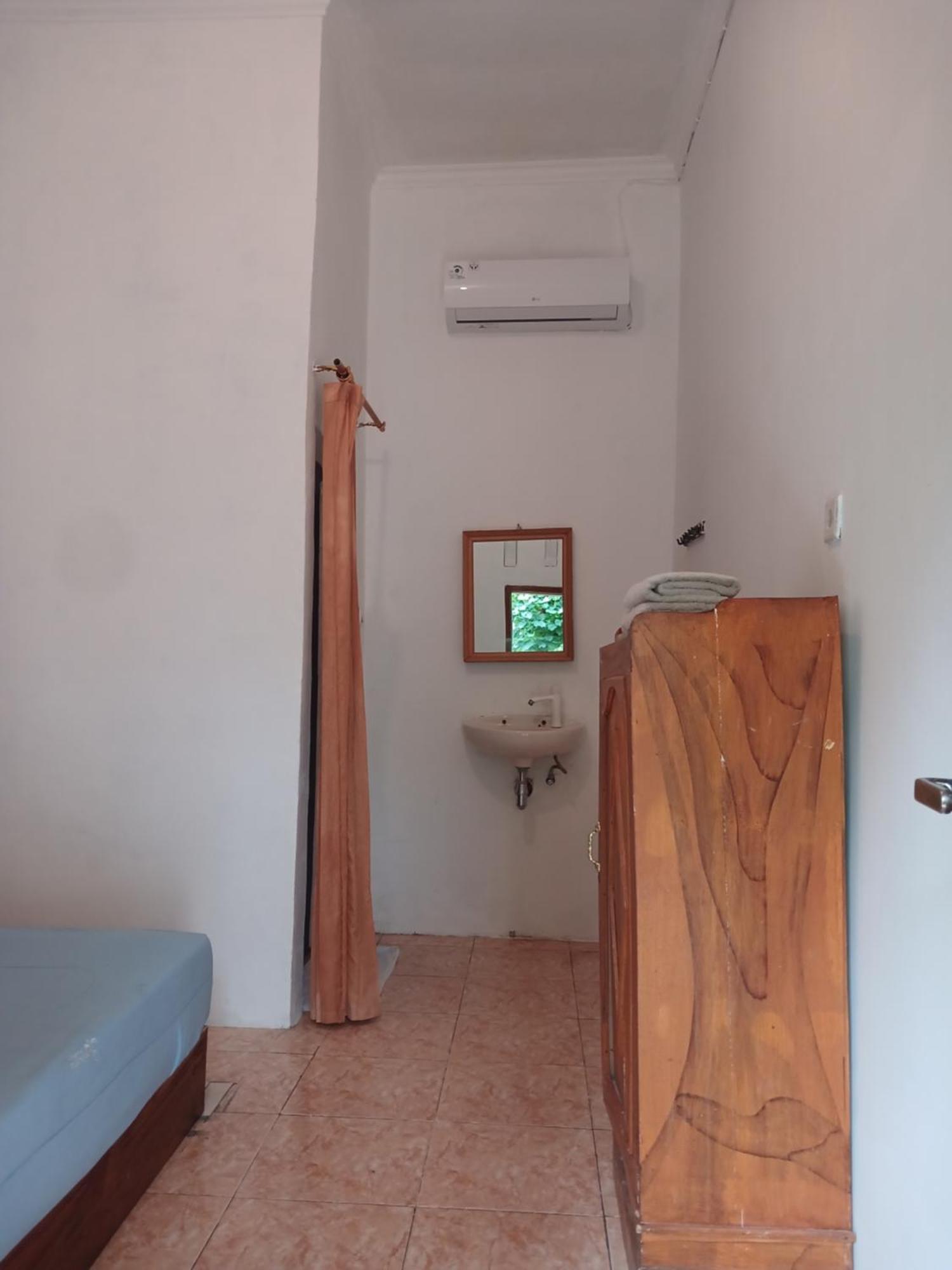 Roby Homestay Kuta  Room photo