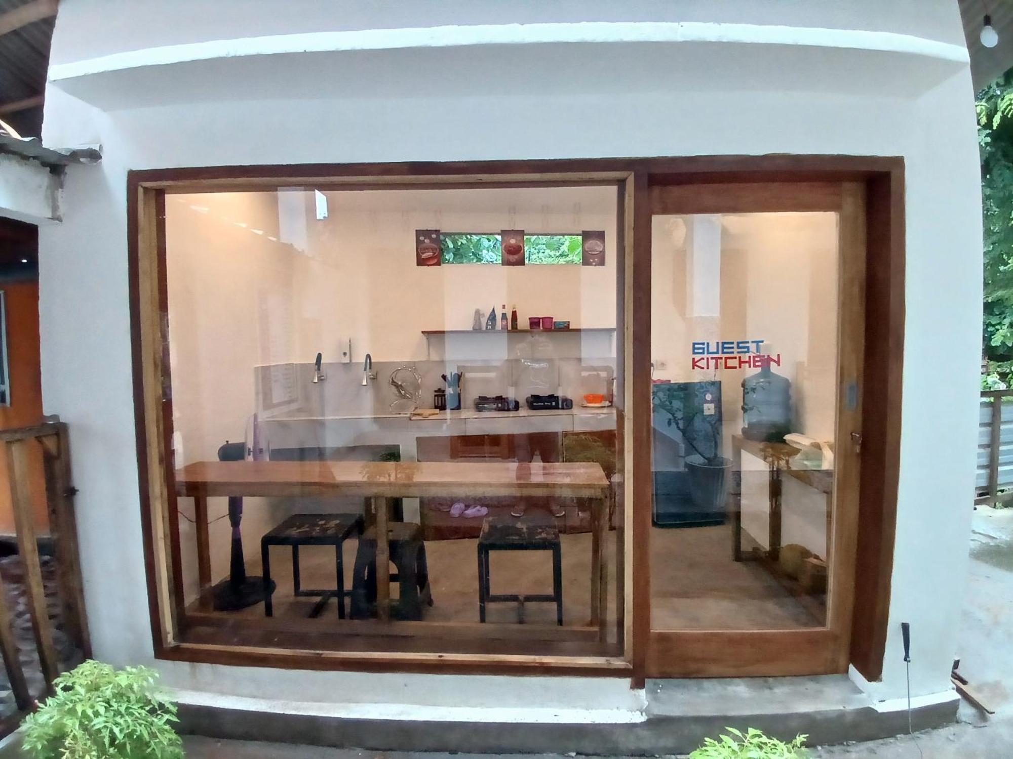 Roby Homestay Kuta  Exterior photo