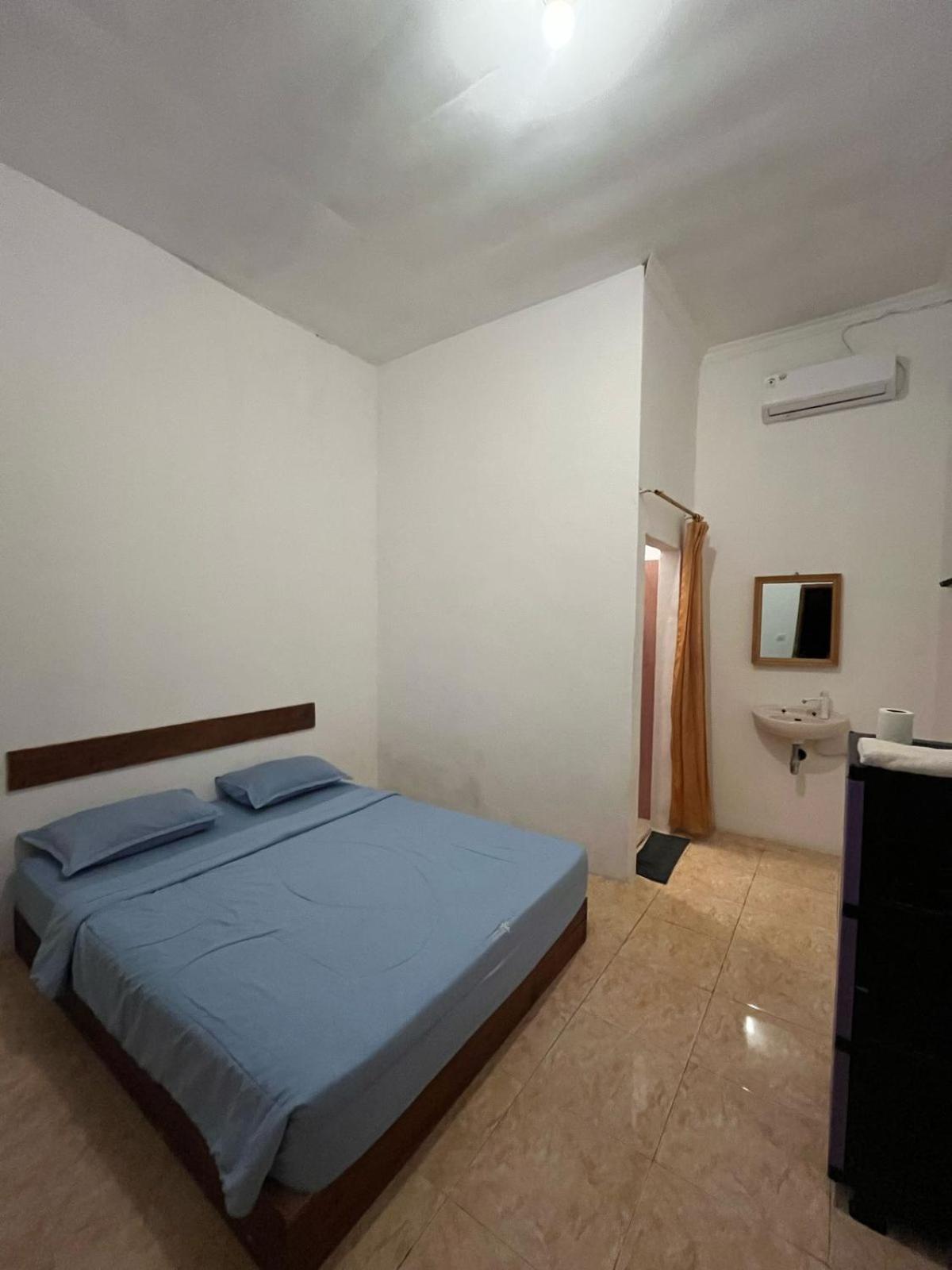 Roby Homestay Kuta  Room photo